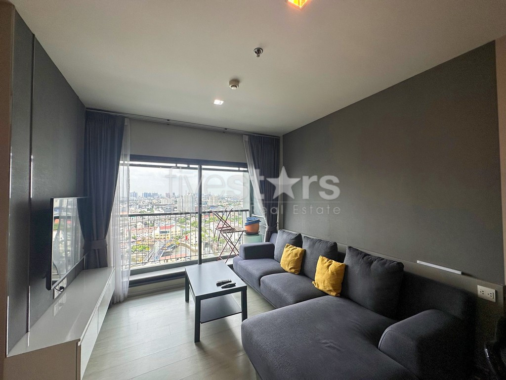 Appartement de 2 chambres haut en étage à vendre proche BTS Pra Khanong