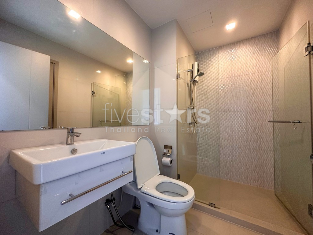 Appartement de 2 chambres haut en étage à vendre proche BTS Pra Khanong, photo 16