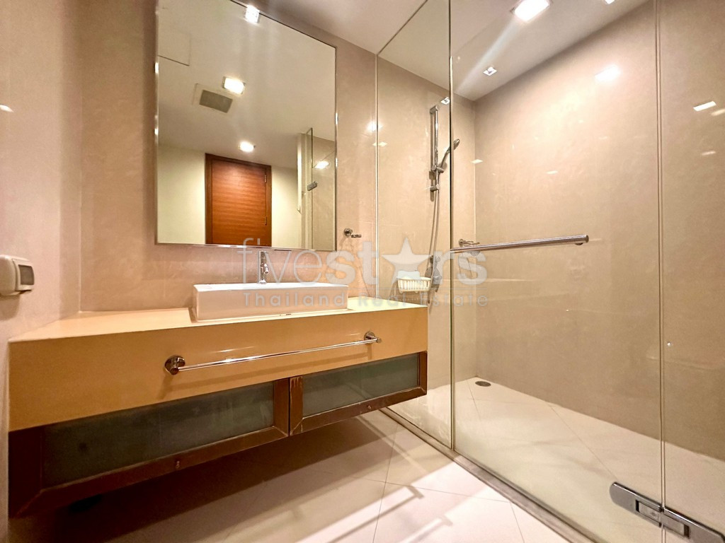 3-bedroom spacious condo for sale close to BTS Pra Khanong, photo 15