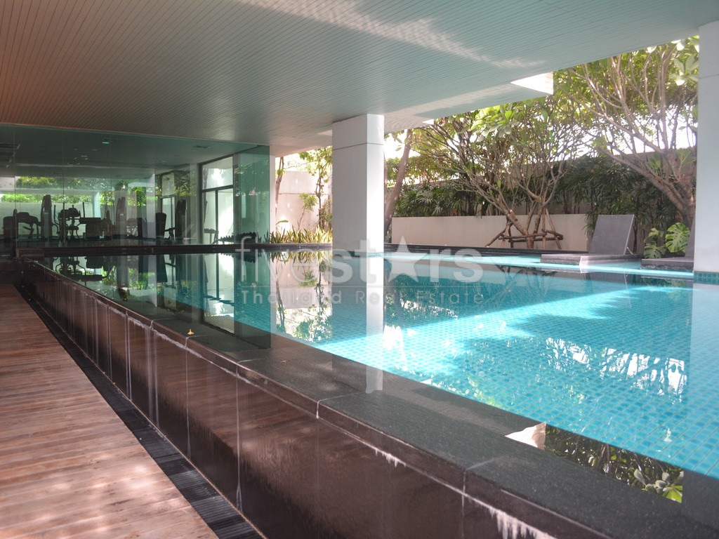 2 bedrooms condo for sale near BTS Ekkamai, photo 12