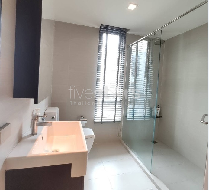 2 bedrooms condo for sale near BTS Ekkamai, photo 10