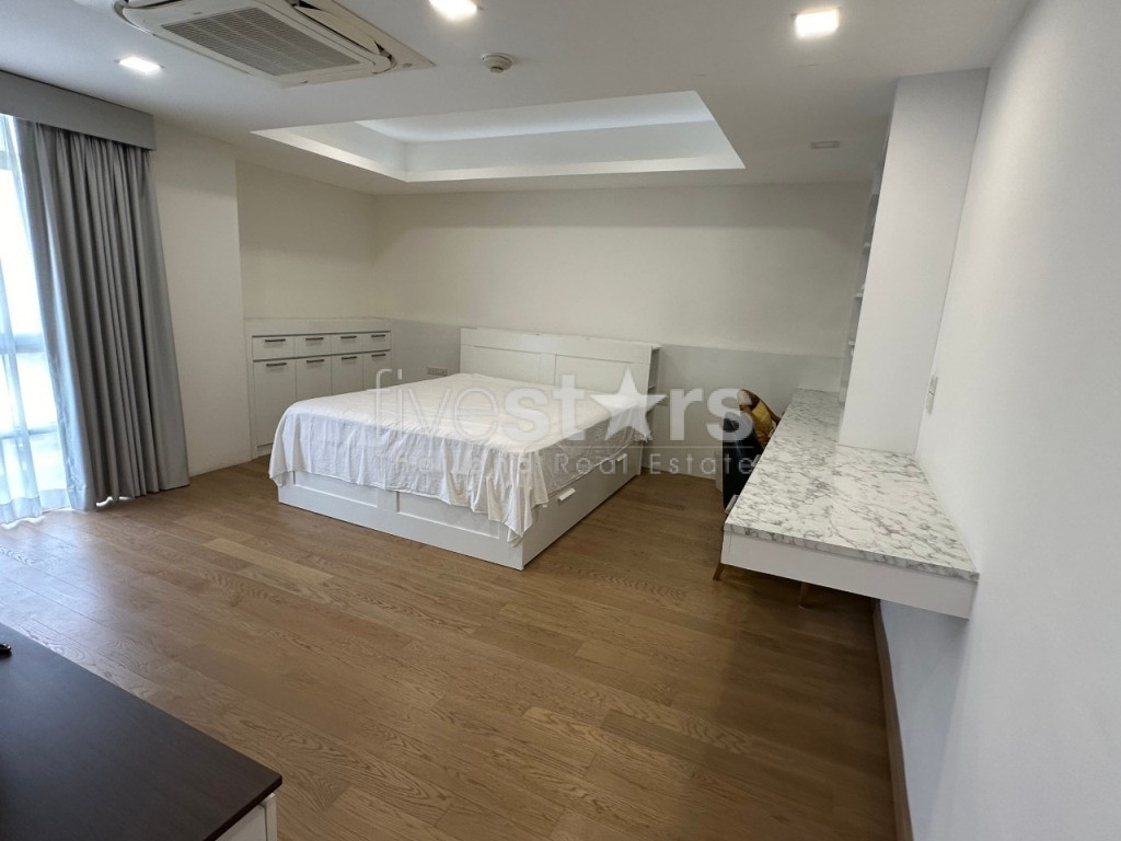 Appartement de 3 chambres en étage élevé à louer sur Ekkamai, photo 5