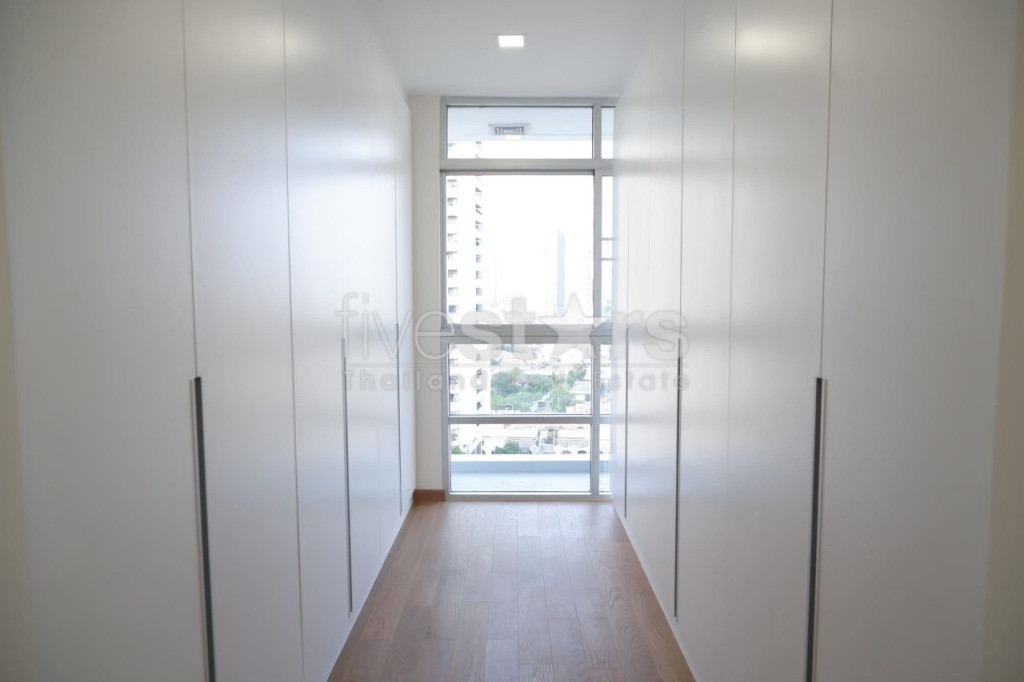Appartement de 3 chambres en étage élevé à louer sur Ekkamai, photo 9
