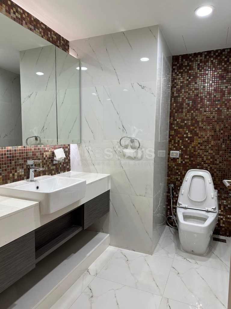 Appartement de 3 chambres en étage élevé à louer sur Ekkamai, photo 13