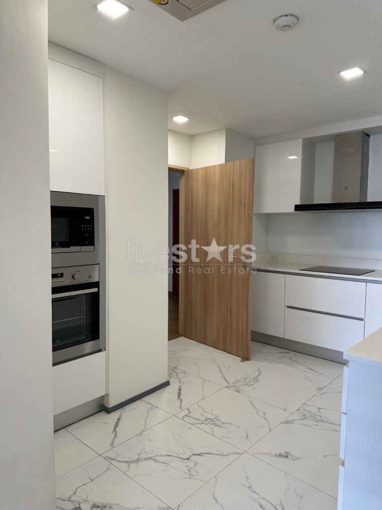 Appartement de 3 chambres en étage élevé à louer sur Ekkamai, photo 10