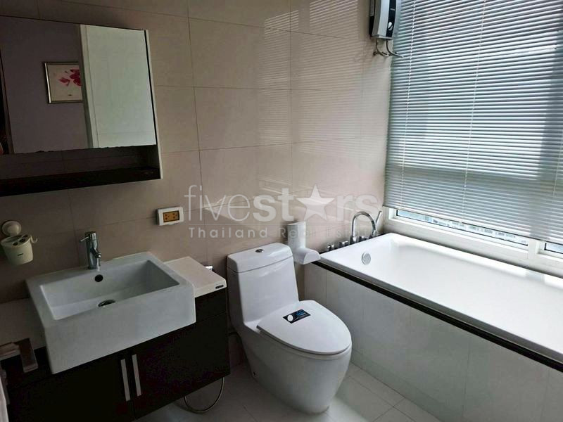 Condo de 3 chambres à louer sur Phra Khanong, photo 9