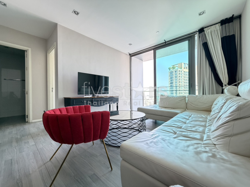 Appartement de luxe lumineux et aéré de 2 chambres à vendre | À deux pas du BTS Phra Khanong