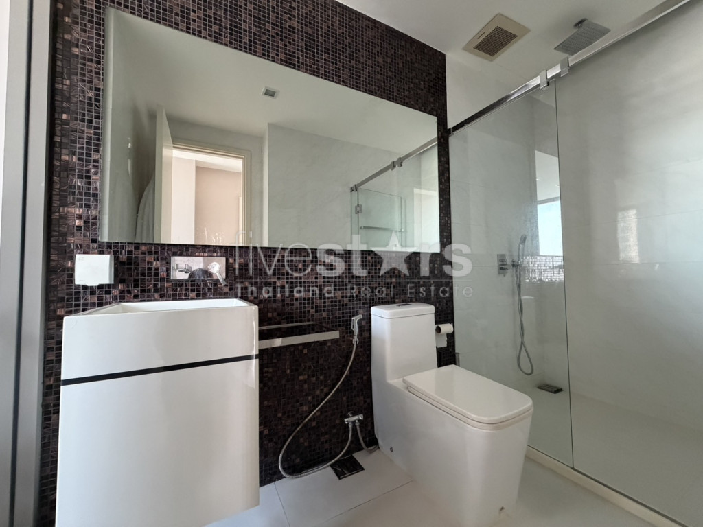 Appartement de luxe lumineux et aéré de 2 chambres à vendre | À deux pas du BTS Phra Khanong, photo 13