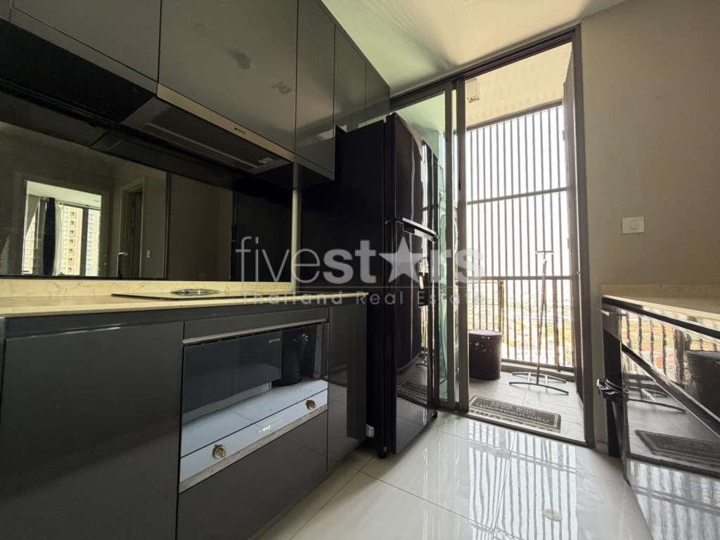 Appartement de luxe lumineux et aéré de 2 chambres à vendre | À deux pas du BTS Phra Khanong, photo 12