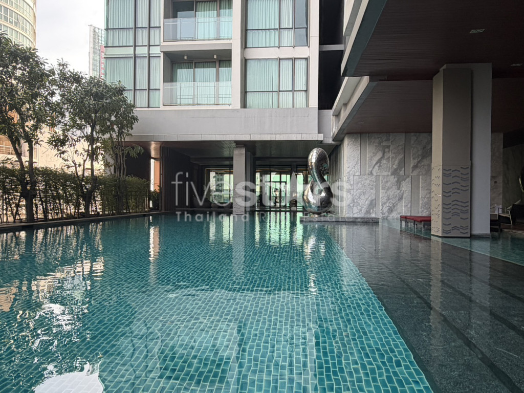 Appartement de luxe lumineux et aéré de 2 chambres à vendre | À deux pas du BTS Phra Khanong, photo 16