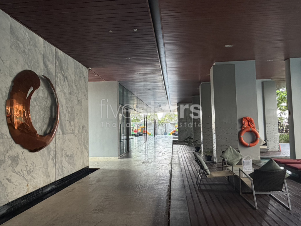 Appartement de luxe lumineux et aéré de 2 chambres à vendre | À deux pas du BTS Phra Khanong, photo 17