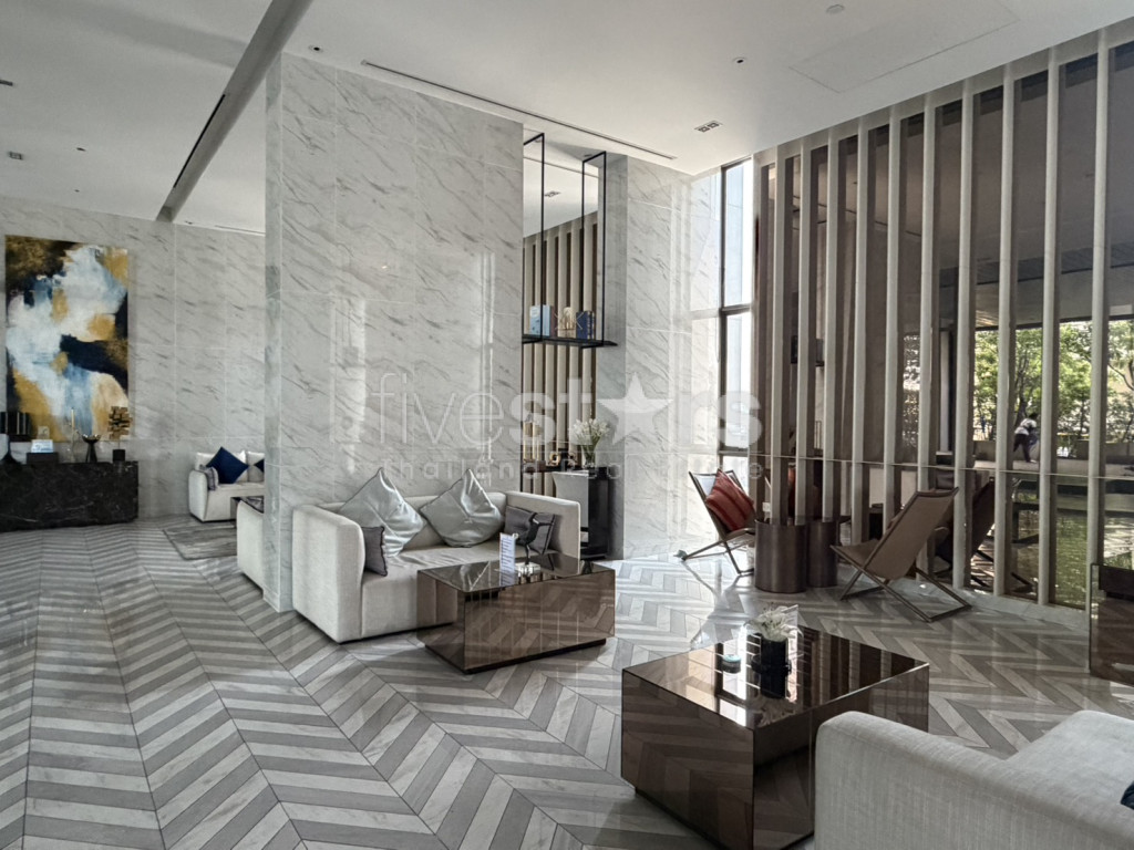 Appartement de luxe lumineux et aéré de 2 chambres à vendre | À deux pas du BTS Phra Khanong, photo 18