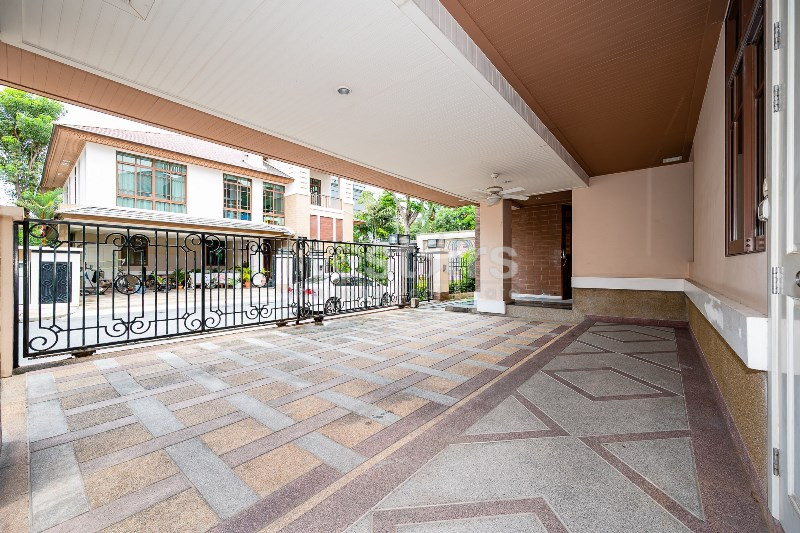 Luxury house private pool in compound on Phrakanong area, photo 2