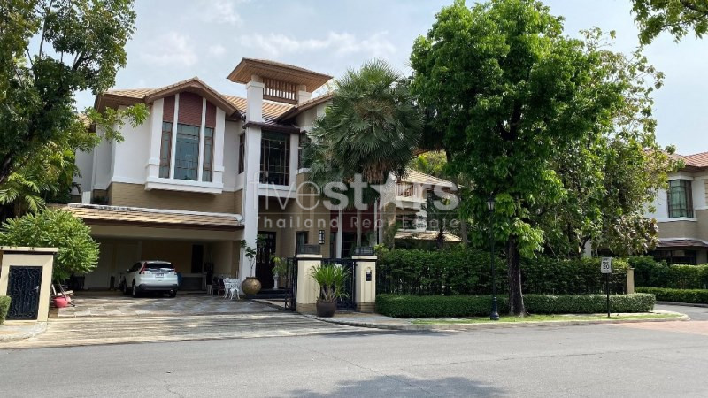 Superluxury house private pool for rent close to Phra Khanong BTS Station
