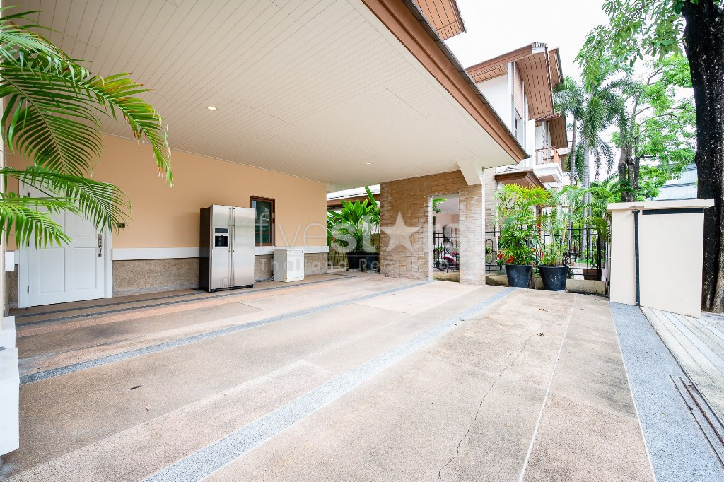 Luxury house private pool in compound on Phrakanong area, photo 2