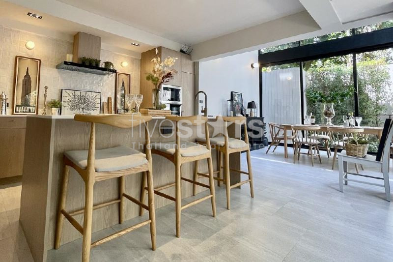 Maison de ville moderne 4 - Chambre à coucher à vendre sur Prakanong, photo 9