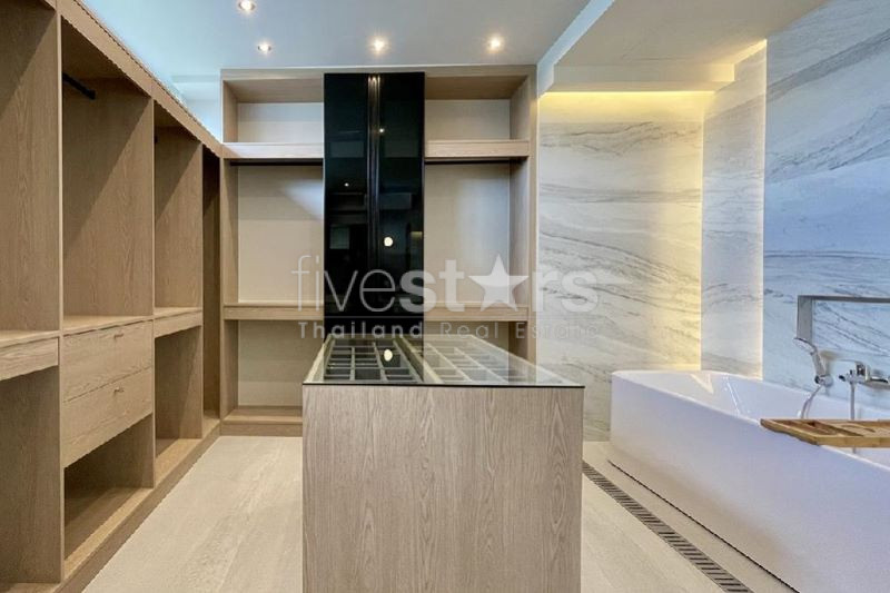 Maison de ville moderne 4 - Chambre à coucher à vendre sur Prakanong, photo 6
