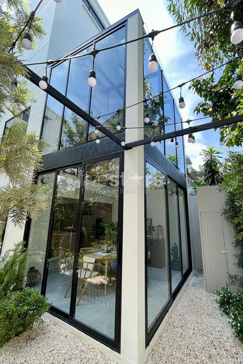 Maison de ville moderne 4 - Chambre à coucher à vendre sur Prakanong, photo 12