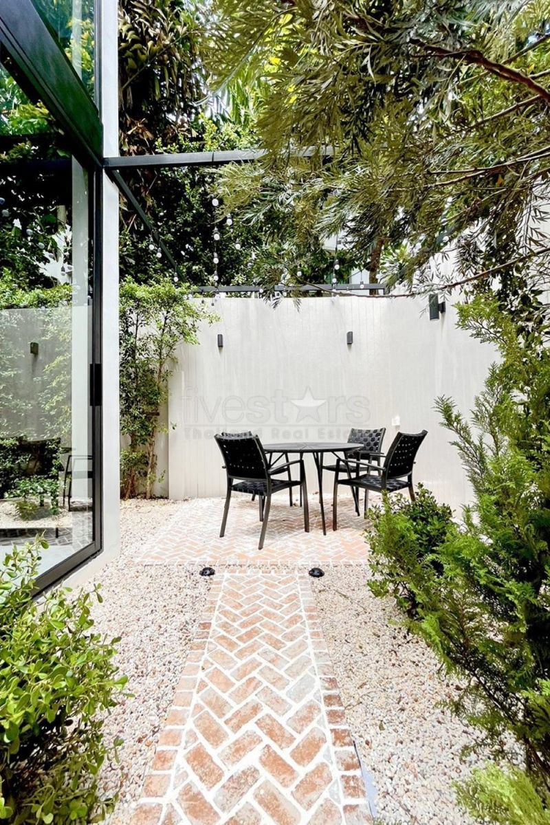 Maison de ville moderne 4 - Chambre à coucher à vendre sur Prakanong, photo 13