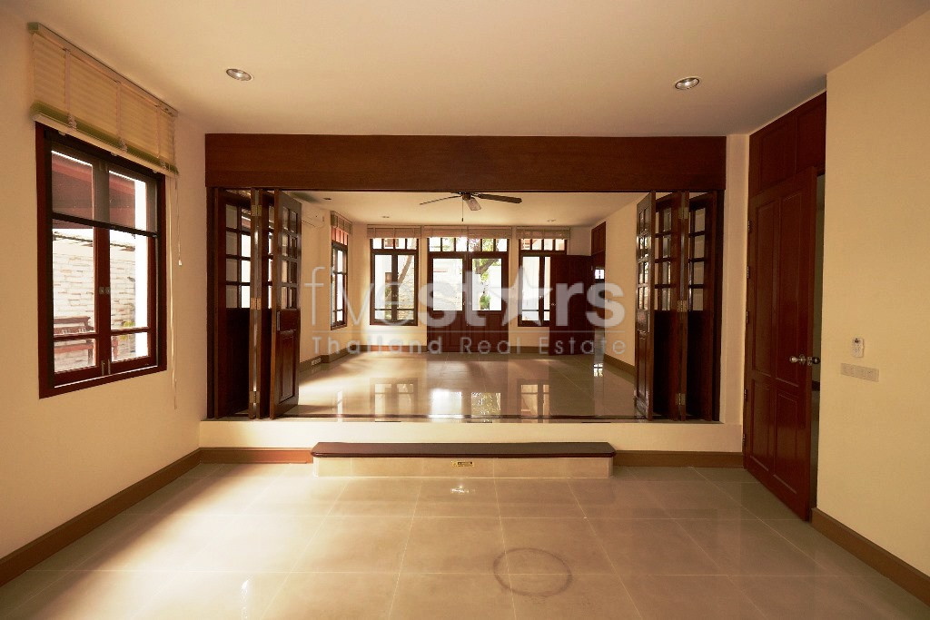 Maison individuelle non meublée à louer avec piscine à Ekamai, photo 2