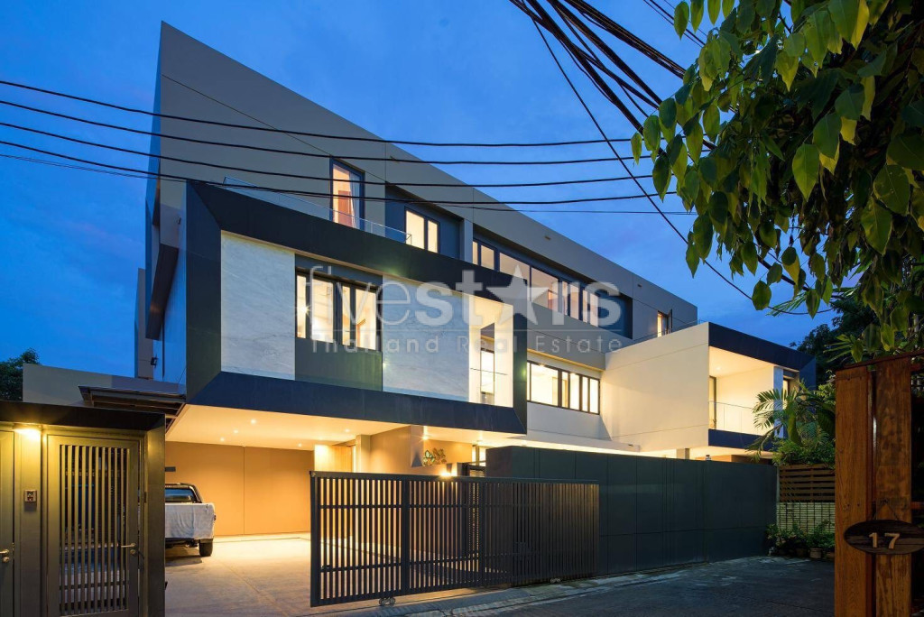 Stylish 3-Bedroom Luxury Home for Sale – Ekkamai