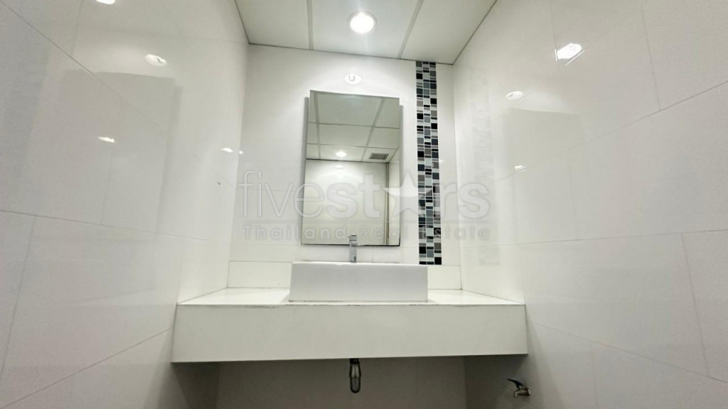 Espace de bureau à louer près de la station BTS Ekkamai, photo 7