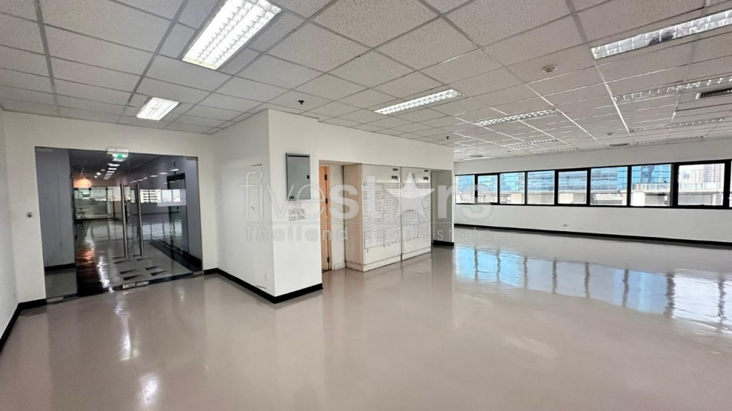 Espace de bureau à louer près de la station BTS Ekkamai, photo 2