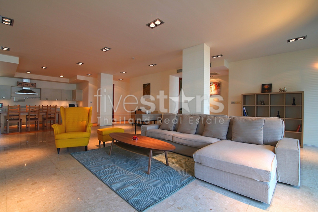 Modern 3-bedroom condo for rent in Phrakanong area