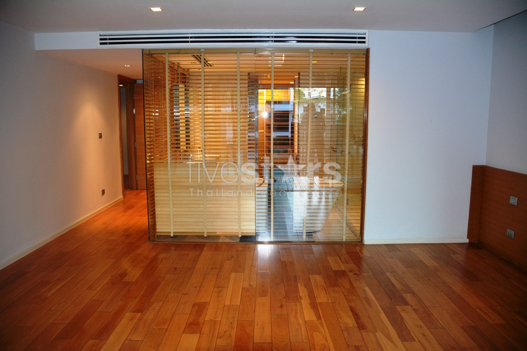 modern 4-bedroom duplex condo 300m from BTS Pra Khanong!, photo 12