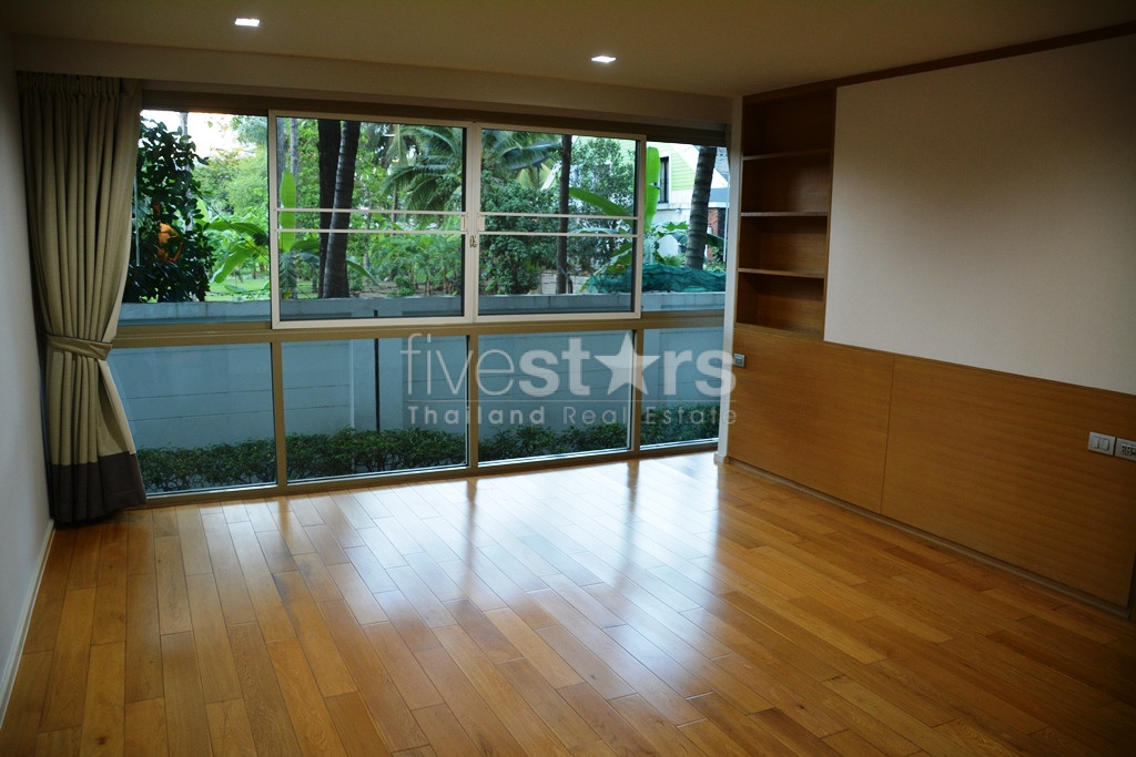 modern 4-bedroom duplex condo 300m from BTS Pra Khanong!, photo 2
