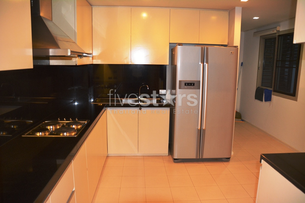 modern 4-bedroom duplex condo 300m from BTS Pra Khanong!, photo 9