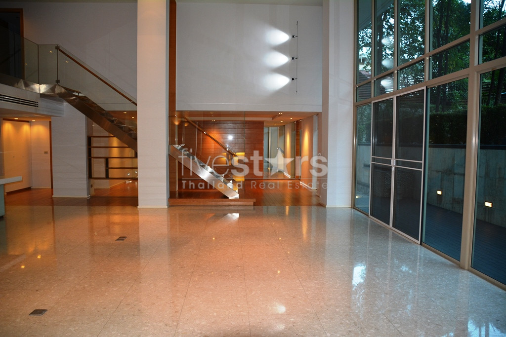 modern 4-bedroom duplex condo 300m from BTS Pra Khanong!, photo 4