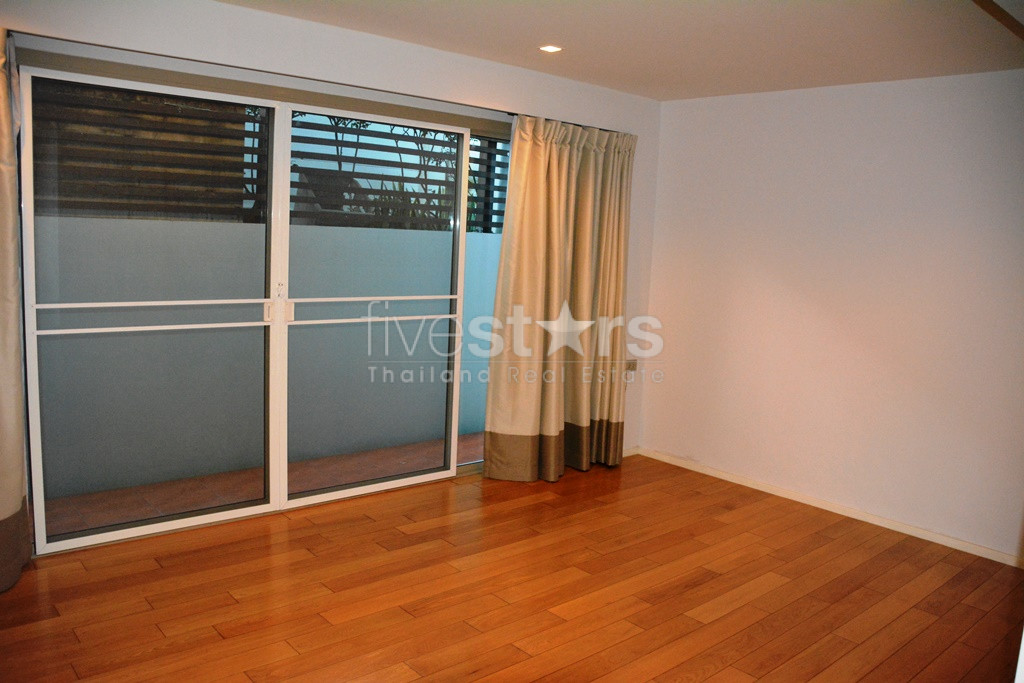 modern 4-bedroom duplex condo 300m from BTS Pra Khanong!, photo 19