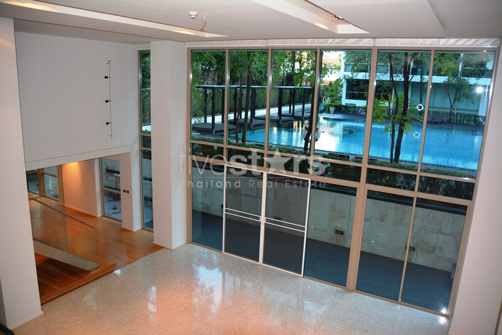 modern 4-bedroom duplex condo 300m from BTS Pra Khanong!