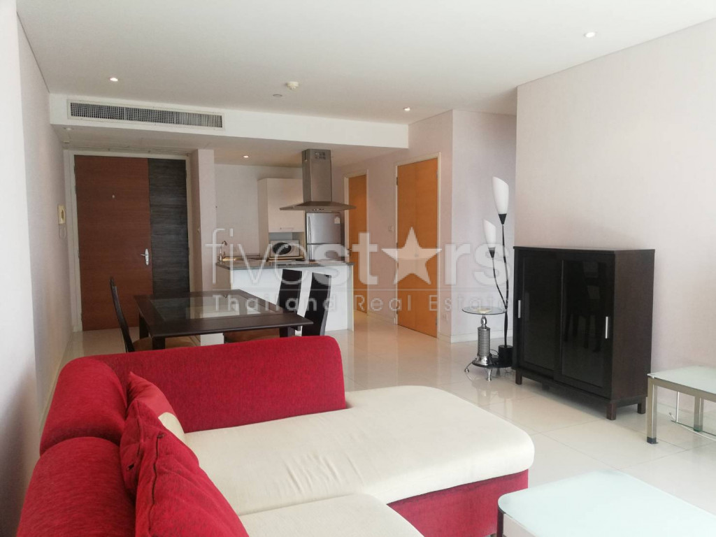 2 bedrooms condo for rent near BTS Ekamai, photo 2