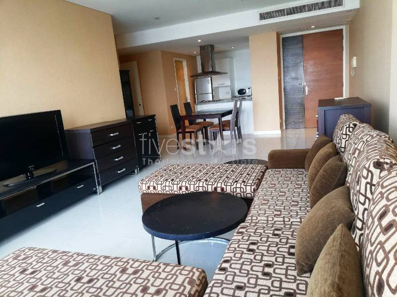 High floor unit 2 bedrooms condo for rent near BTS Ekamai