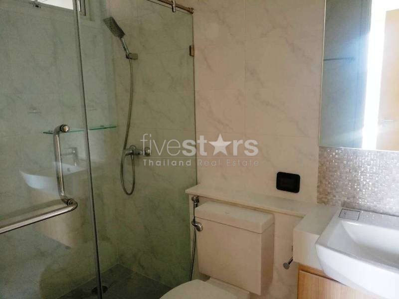 3 bedrooms with large balcony condo for rent in Ekamai, photo 14