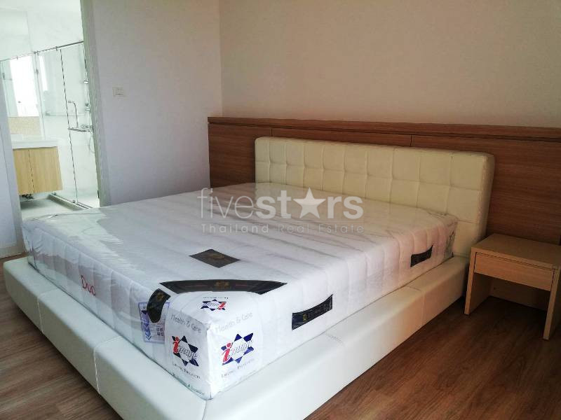 3 bedrooms with large balcony condo for rent in Ekamai, photo 6