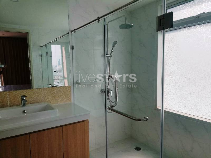 3 bedrooms with large balcony condo for rent in Ekamai, photo 12