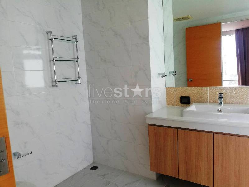 3 bedrooms with large balcony condo for rent in Ekamai, photo 15