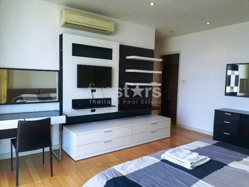 Large balcony 3 bedrooms condo for rent near BTS Ekamai, photo 17