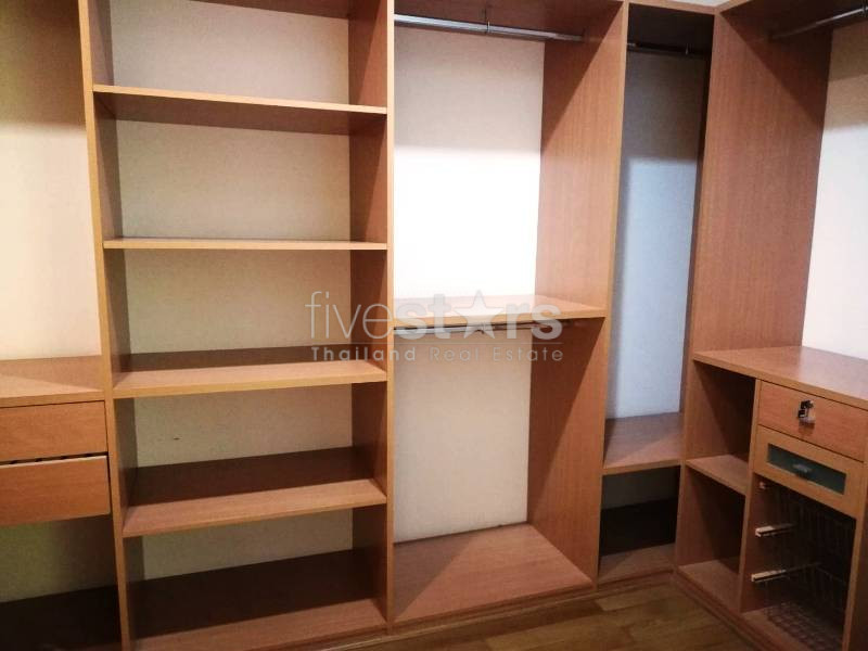 Large balcony 3 bedrooms condo for rent near BTS Ekamai, photo 23