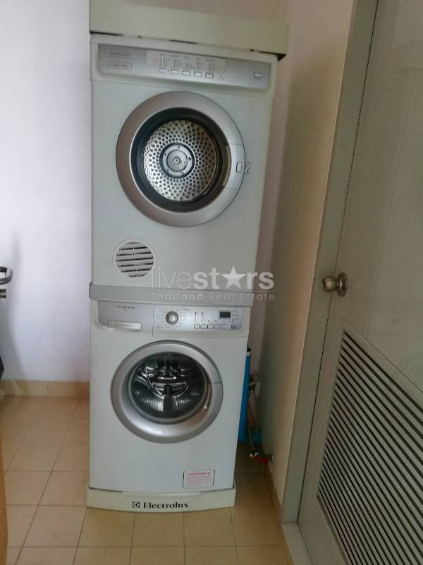 Large balcony 3 bedrooms condo for rent near BTS Ekamai, photo 15