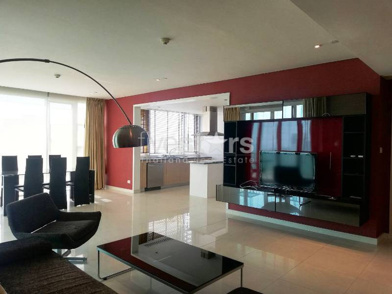 Large balcony 3 bedrooms condo for rent near BTS Ekamai