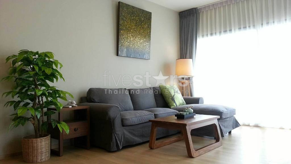 Nice decorated 2 bedrooms condo for rent in Ekamai