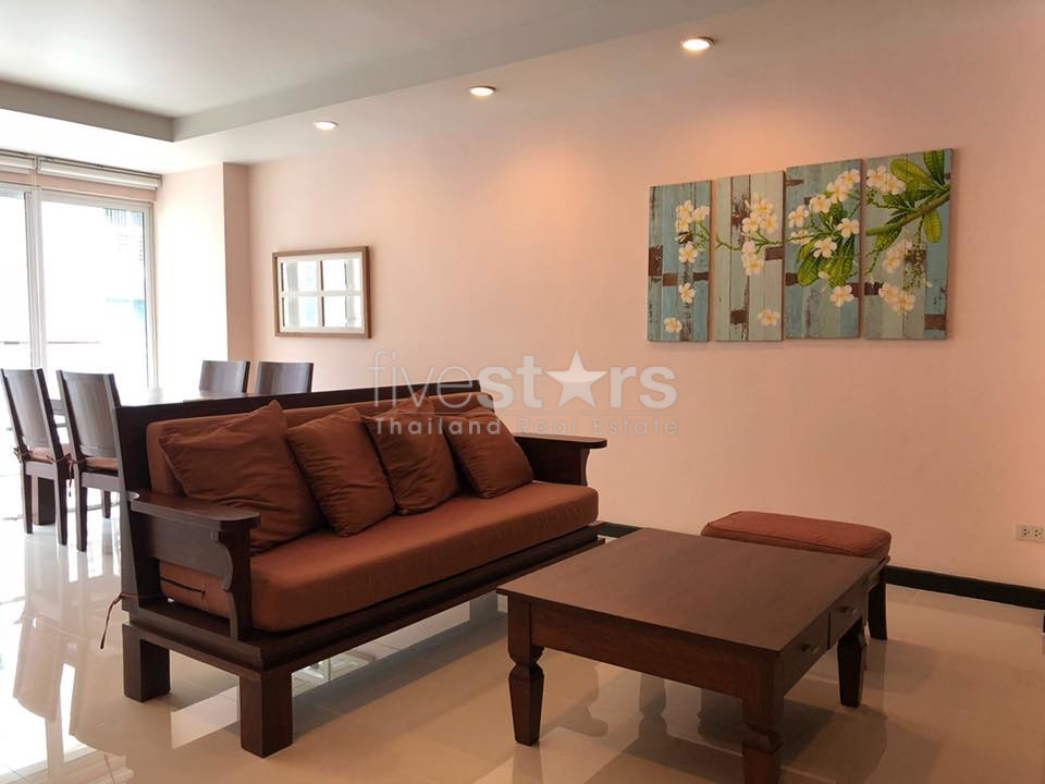 Large 2 bedrooms condo for rent in Ekamai