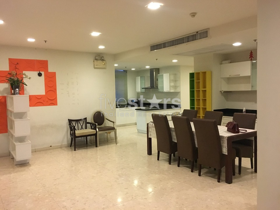 Condo 3 chambres à louer proche BTS Ekamai, photo 4