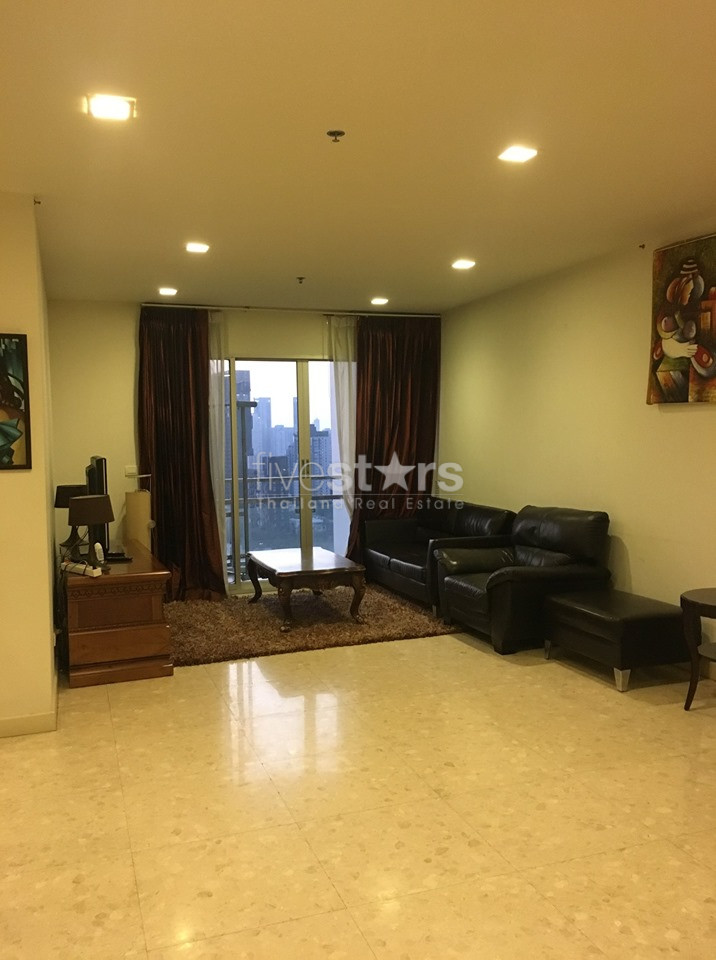Condo 3 chambres à louer proche BTS Ekamai