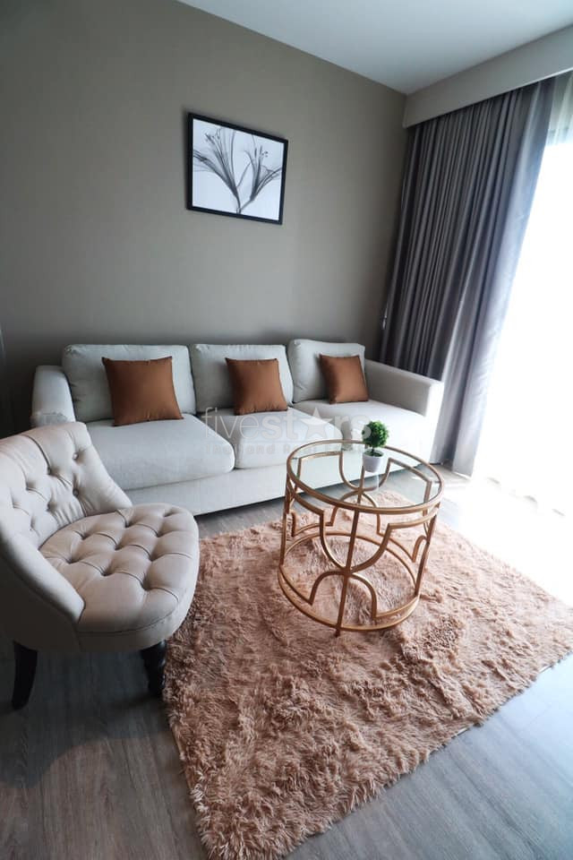 Appartement neuf en étage élevé de 2 chambres à louer près du BTS Ekamai, photo 4