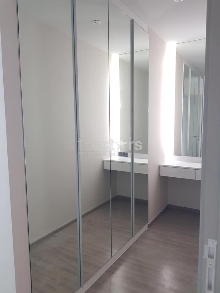 Appartement neuf en étage élevé de 2 chambres à louer près du BTS Ekamai, photo 10